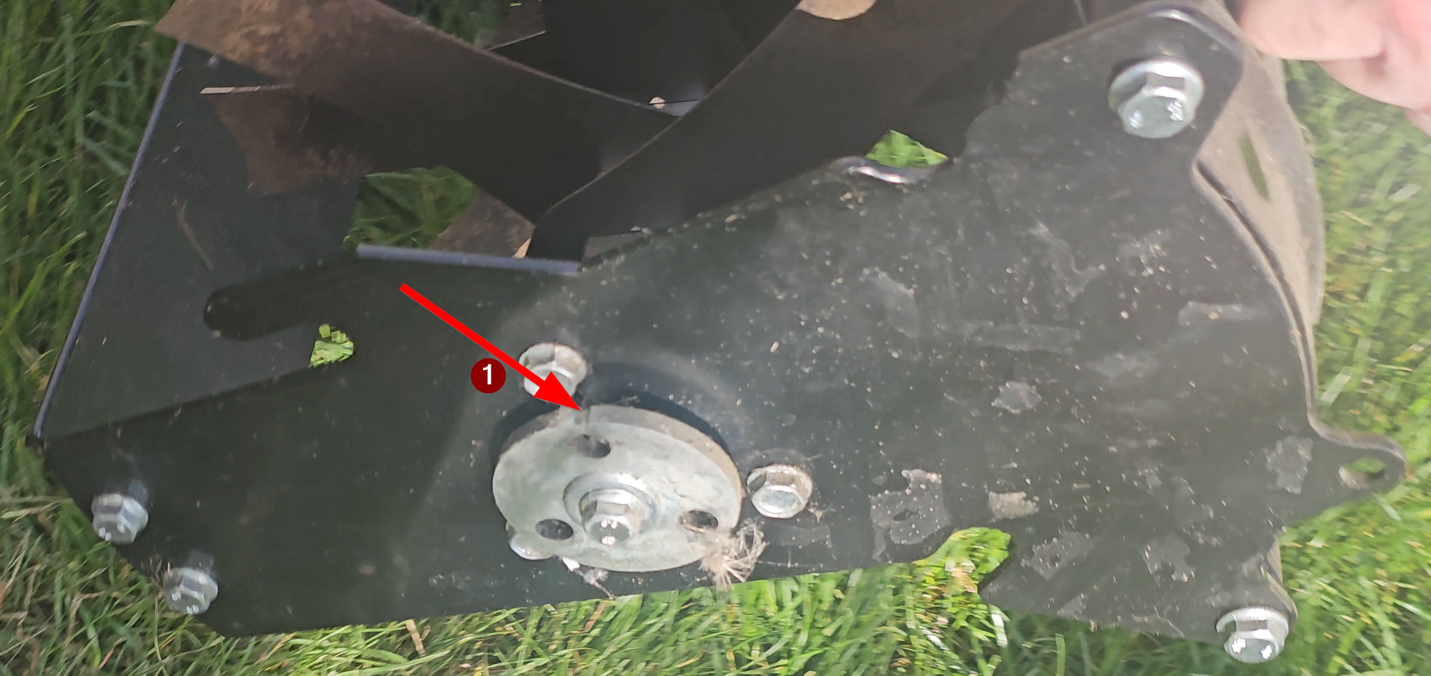 drive locating groove